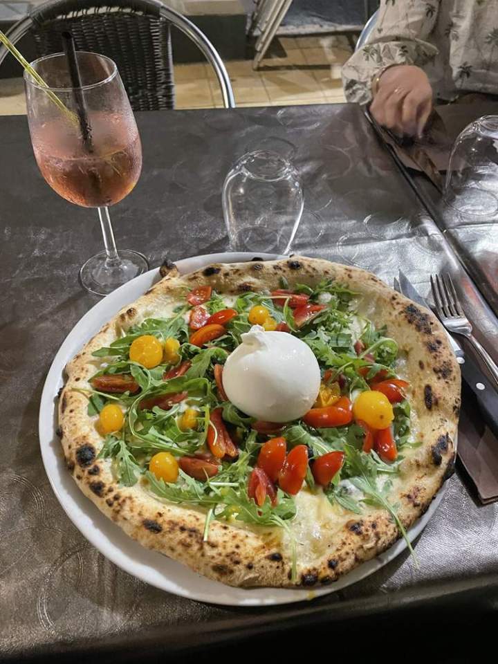 Pizza et burrata Ajaccio