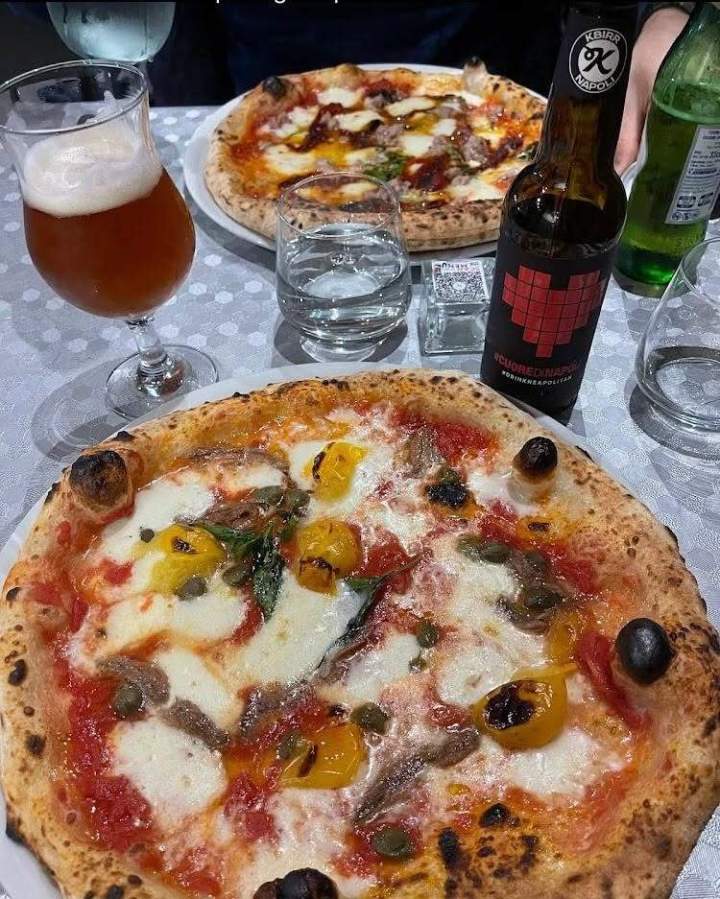 Pizza napolitaine cuite au four Ajaccio